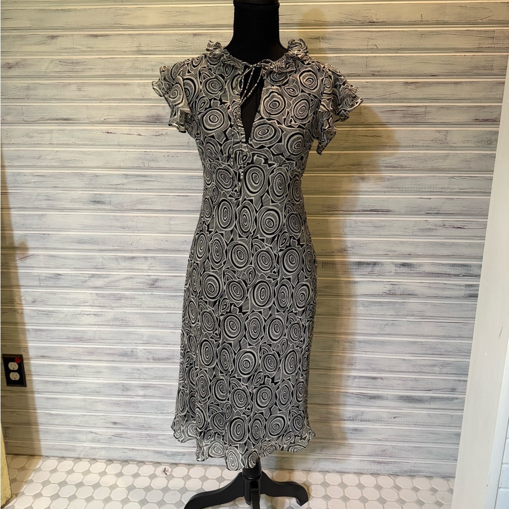 Elegant DVF Black and White Silk Graphic Patterned Dress